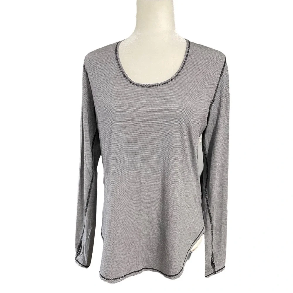 Lululemon Yogini 5 Year Long Sleeve Tee in Wee Stripe Black White size 8